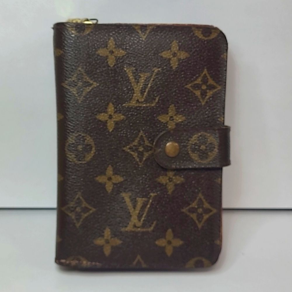 Authentic Louis Vuitton Monogram Wallet